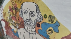 Škaredú stenu v centre slovenského mesta premenili na umelecké dielo. Každý jej detail má svoj význam