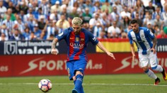 Messi dva a Suárez s Neymarom a Rafinhom po jednom. Pozrite si, ako Barelona dominovala