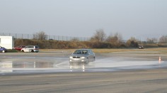 Ste za volantom neistí a bojíte sa? Toto vám zaručene pomôže