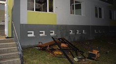Zničený byt a vystrašení susedia. Požiar bytu v Prievidzi prežili otec so synom priam zázrakom