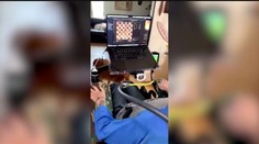 VIDEO: Pacient, ktorý má v mozgu čip od Neuralinku, hral šach na počítači len pomocou mysle