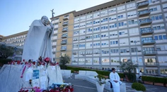Dobré správy z Ríma. Vatikán naznačil, že pápeža Františka by mohli už čoskoro prepustiť z nemocnice