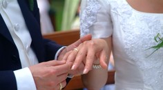 Nemajú vlastné bývanie či dostatok peňazí. Zisťovali sme, prečo sa mladí Slováci sobášia menej