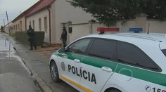 Ženu, ktorá sa pokúsila zabiť muža a syna v obci Pobedim, obvinili