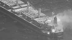 Útoky húsíov v Adenskom zálive majú prvé obete. Po zásahu komerčného plavidla zahynuli traja námorníci