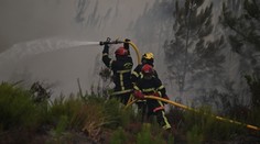 Požiare naďalej pustošia Francúzsko a Španielsko. Evakuovať museli už 335-tisíc ľudí