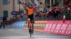 Giro d'Italia: Tratnik po dlhom úniku vyhral 16. etapu, Demare si udržal náskok pred Saganom