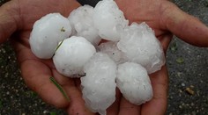 VIDEO: V Bosne padali obrovské krúpy, ľuďom rozbíjali hlavy