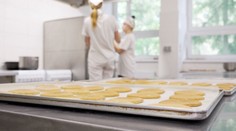 Zákusky od šikovnej susedy či kamarátky. Nelegálne výrobne štát ročne pripravia o milióny eur