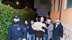 VIDEO: Žena ukradla z nemocnice novorodenca. Oslavu falošnej matky prerušila polícia