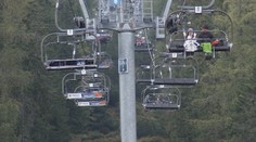 Na Štrbskom Plese uviazli ľudia na lanovke. Vo vzduchu boli dve hodiny