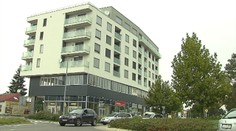 Mimoriadna situácia v Piešťanoch. Polyfunkčnej budove hrozí zrútenie