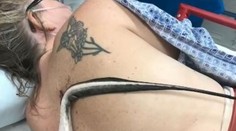 O vlások unikla smrti. Ženu pri plávaní napadla raja, bodnutie tesne minulo pľúca