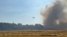 Oheň pri Opave sa šíri lesom aj poľami. Na pomoc povolali vrtuľníky aj veľkokapacitné cisterny