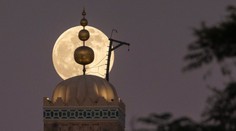 VIDEO: Posledný supermesiac tohto roka rozžiaril oblohu