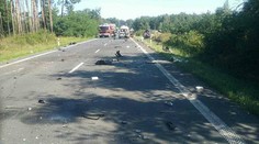 FOTO: Na Záhorí sa zrazil kamión s osobným autom, jedna osoba zrážku neprežila