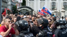 Policajti dokopali mladíka, Kaliňák v tom problém nevidí