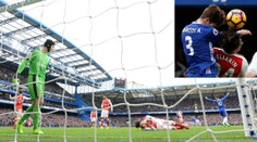 Bol to faul? Sporný moment zo šlágra Chelsea - Arsenal rozdelil fanúšikov