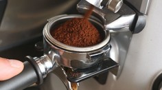 Káva je najdrahšia za posledných päťdesiat rokov. Jej cena v obchodoch môže stúpnuť až o 40 percent