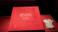 Exkluzívna kniha Poézia v krojoch