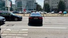 VIDEO: Do protismeru a cez plnú čiaru. Ministerská limuzína v akcii