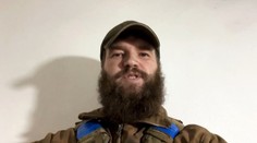 Rusko porušilo sľúbené prímerie v oceliarňach Azovstaľ, vyhlásil jeden z veliteľov pluku Azov