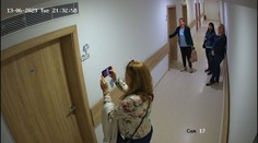 Príbuzní klientov Alzheimercentra sú pobúrení. Po divnej kontrole zvažujú odchod zo zariadenia