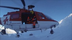Hazardéri na zjazdovkách: Približovať sa blízko k záchranárskym vrtuľníkom je nebezpečný risk