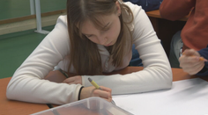 Žiadne vysvedčenie ani prázdniny. Psychologička tvrdí, že žiakom by po polroku prospel oddych