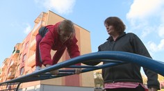 Kvôli zdravotne postihnutej dcére prestala pracovať. Žiadosť o opatrovanie jej ale zamietli