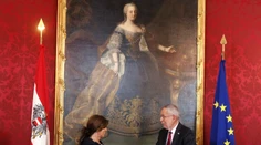 Rakúsky prezident vymenoval dočasnú vládu, povedie ju prvá kancelárka v histórii krajiny