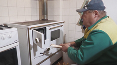 Na kúrenie dám 500 eur, hovorí Ján. Slováci v mrazoch šetria, ako sa dá