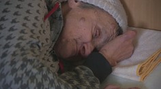 Pani Eva žije na ulici už 10 rokov. Všetko čo má, sa zmestí do malého kufríka