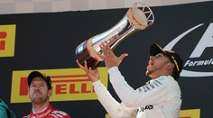 Hamilton zdolal Vettela na VC Španielska: "Takto majú vyzerať preteky"