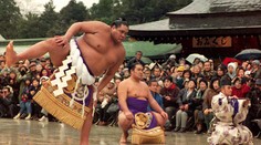 Ako prvý cudzinec získal titul veľmajstra. Zomrel legendárny zápasník sumo Akebono