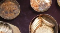 Manželia venčili psa, našli poklad za 7 miliónov eur