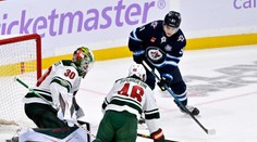 VIDEO: V NHL sa darilo brankárom, dva duely rozhodol jediný gól. Colorado potvrdilo skvelú formu