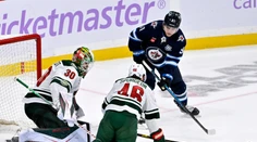 VIDEO: V NHL sa darilo brankárom, dva duely rozhodol jediný gól. Colorado potvrdilo skvelú formu