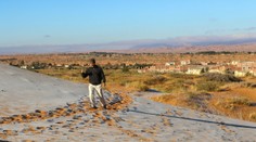 FOTO: Horúcu Saharu opäť pokryl snehový poprašok, ten sa premenil na ľad