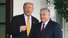 Trump mieša karty v Maďarsku. Orbánovi poslal tesne pred voľbami silný politický signál