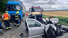 Nešťastie na ceste pri Topoľčanoch. Mladý vodič čelnú zrážku s kamiónom neprežil