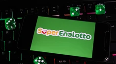 Padol najväčší jackpot v histórii európskych lotérií. Z 90 ľudí sa stali milionári