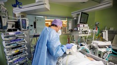 Situácia v nemocniciach sa nezlepšila, hospitalizovaných je vyše 3 500 ľudí