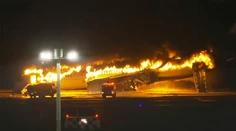 VIDEO: Pozrite si okamih nárazu a explózie japonského lietadla s vyše 350 ľuďmi na palube