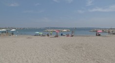 Chlapca (10) zasiahol pri plávaní v mori blesk, v nemocnici bojuje o život