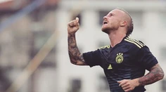 Stoch dvomi gólmi vystrieľal Fenerbahce výhru, Šventova Slavia na pokraji vypadnutia