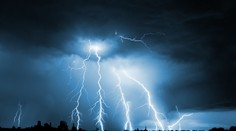 Búrková sezóna sa rozbieha. Na úvod týždňa sa má mať na pozore celé Slovensko