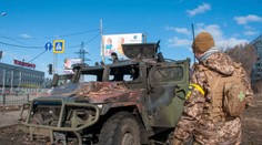 Výbuch v Ochtyrke zabil v jednej chvíli 70 vojakov. Starosta tvrdí, že ruská armáda použila zakázané bomby