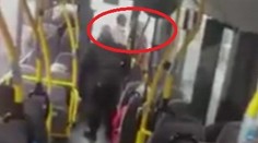 Autobusár napadol tehotnú ženu. Cestujúci to nakrútil na video