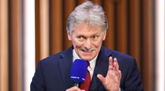 Rusko reaguje na zmrazenie vojenskej pomoci USA pre Ukrajinu. „Najlepší príspevok k mieru“, znie z Kremľa